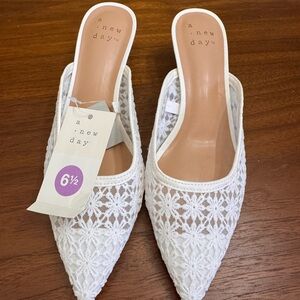 a new day Delilah Floral Embroidered Mule Slide Heels - NWT - 6.5